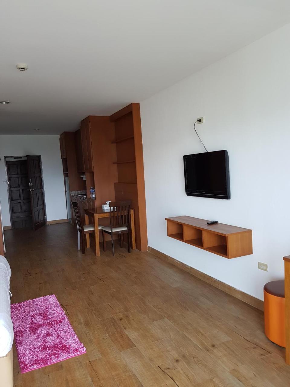 Hotel Vtsix At View Talay 6 4*